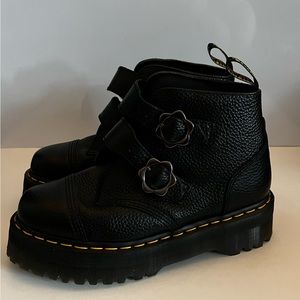 *SOLD* Dr Martens Devon Flower quad boots in black sz 10 *SOLD*